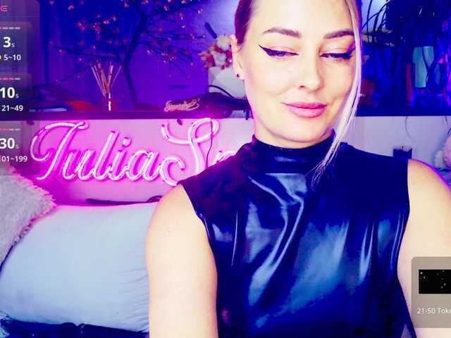 Скриншоты трансляции _JuliaSpace_