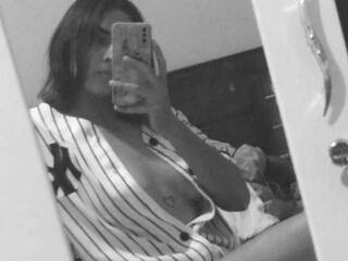 Эротический видеочат adara-orson