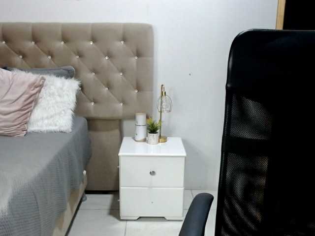 Скриншоты трансляции AddisonLove