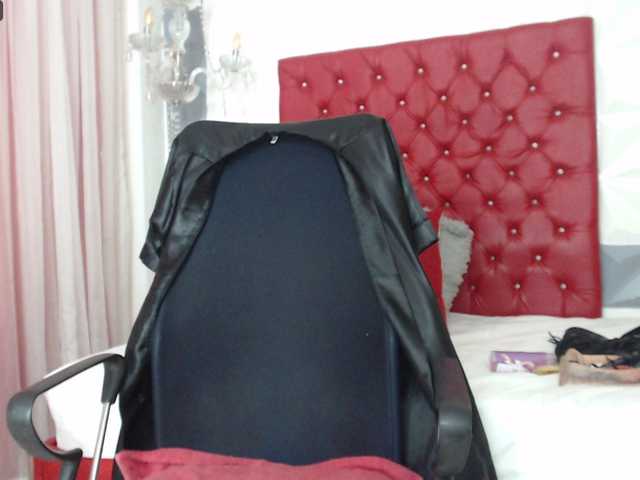 Скриншоты трансляции AdeleMilf