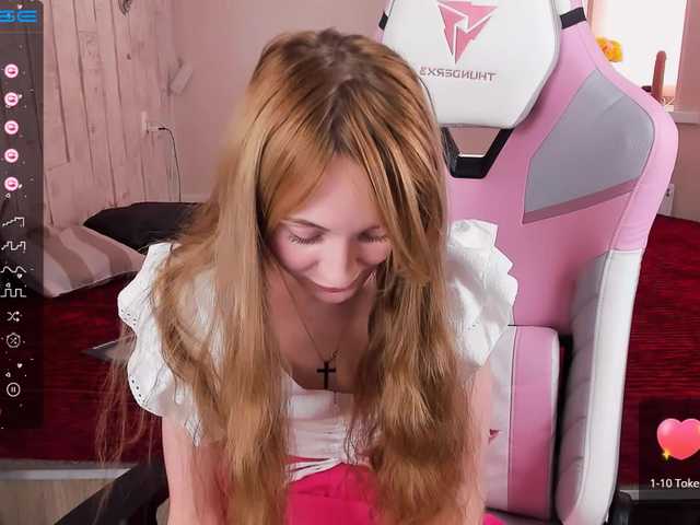 Скриншоты трансляции AdelinaCowell