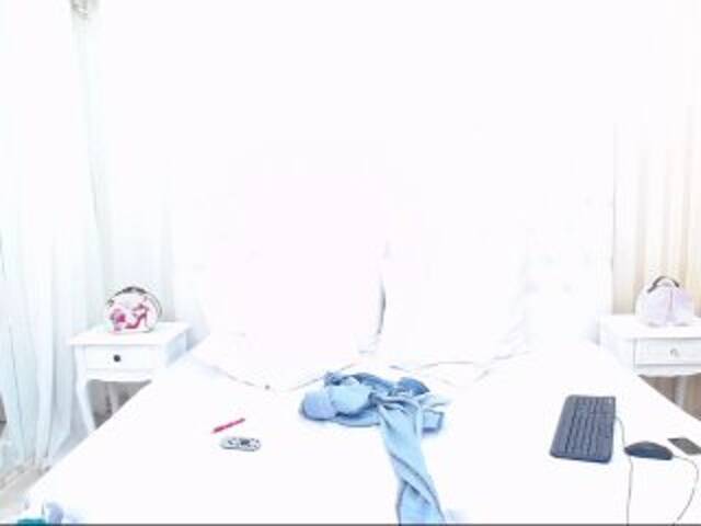 Скриншоты трансляции AdellaydeTay