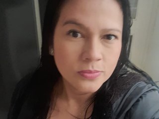 Эротический видеочат Adriana-Rodriguez