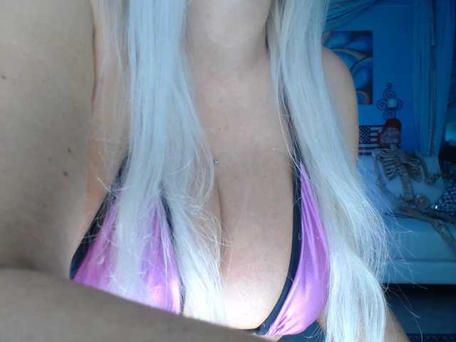 Скриншоты трансляции adrianna_fox