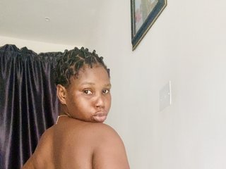 Эротический видеочат AfricanQueen90