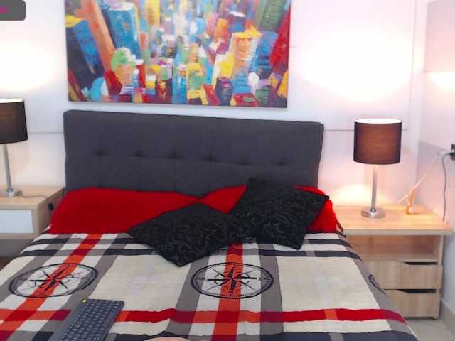 Скриншоты трансляции Agathamonroe