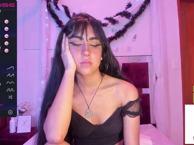 Скриншоты трансляции AggathaLee