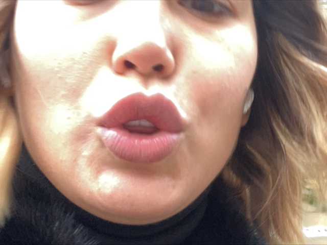 Скриншоты трансляции AishaMoon