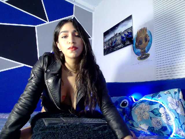 Фотографии AlexaHottie #​latina #​cumshow #​squirt ​LatinaHot Girl Want to play whit Dildo