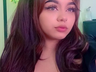 Эротический видеочат Alicia-uwu