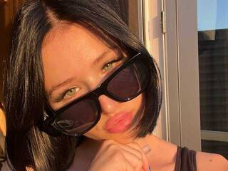 Эротический видеочат Ally-nin