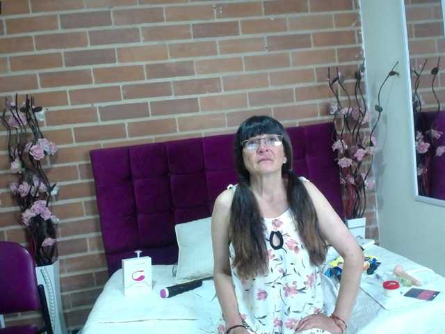 Фотографии amanda-mature I'm #mature a little hot, if you have fantasies about older women you can fulfill them with me #hairy #skinny #fingering