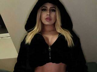 Эротический видеочат AmaraPierce