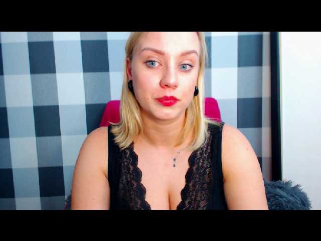 Скриншоты трансляции AmelieCute