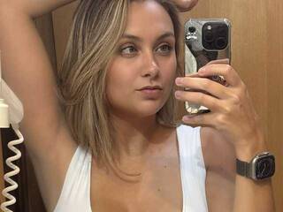 Эротический видеочат Andrea-urdream