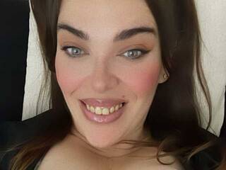 Эротический видеочат AngelaEvans