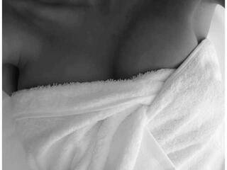 Эротический видеочат Angie-Delores