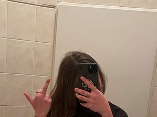 Эротический видеочат anirie_findom