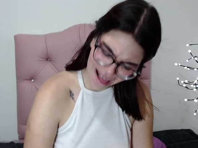 Скриншоты трансляции canela_love