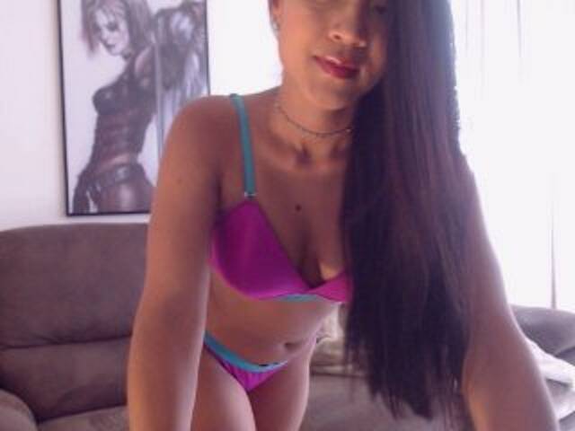 Скриншоты трансляции AnnaBenzz