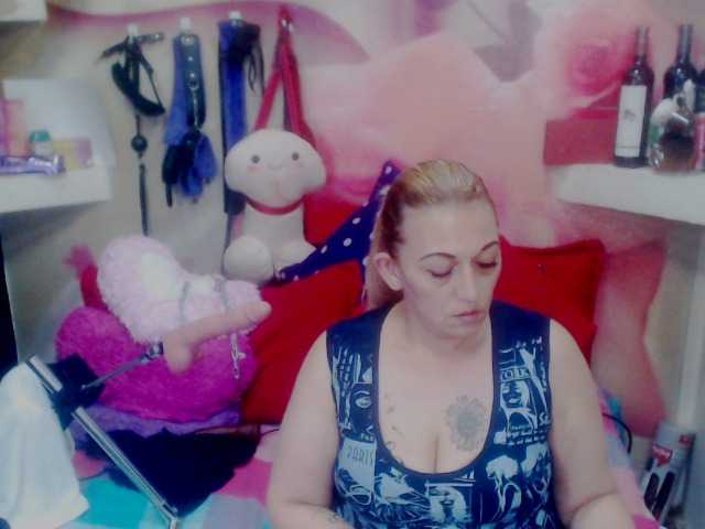 Фотографии annysalazar I want to premiere my new toy come help me achieve my goal 100 tokens