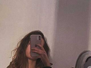 Эротический видеочат AriellaFerr00