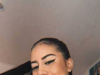 Эротический видеочат AriWeet