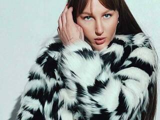 Эротический видеочат AtanaWillis