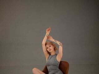 Эротический видеочат Aylathemoon