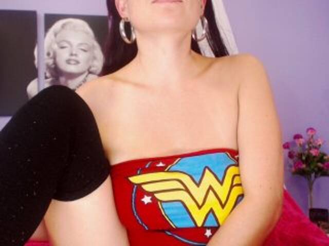 Скриншоты трансляции Bellaknoxx