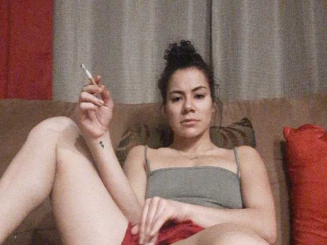 Фотографии Bellasunmy smoking and talking with your Latina sis