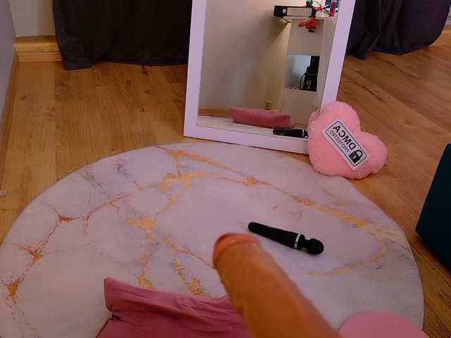 Скриншоты трансляции BlondiDoll