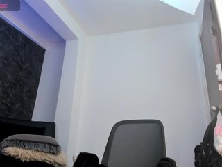 Эротический видеочат BeshaMoore