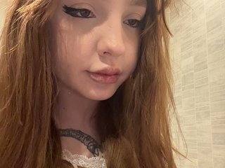 Эротический видеочат LittleDelora