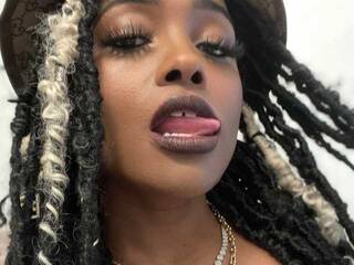 Эротический видеочат bossybella