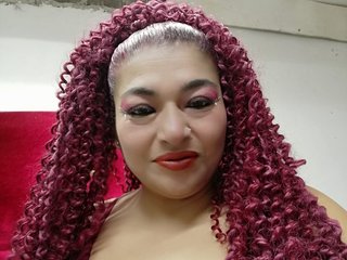 Эротический видеочат BrianaSquirt