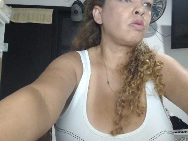 Скриншоты трансляции BustyAngela