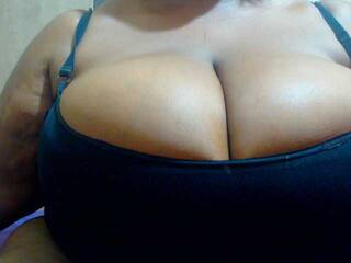 Эротический видеочат bustytitsxx