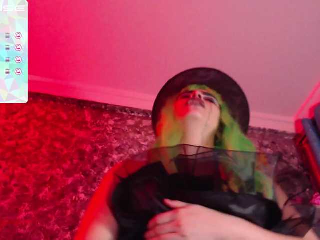 Скриншоты трансляции caitlin-gomez