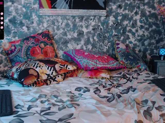 Скриншоты трансляции caitlin-gomez