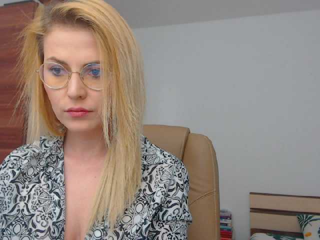 Скриншоты трансляции Candy-Like