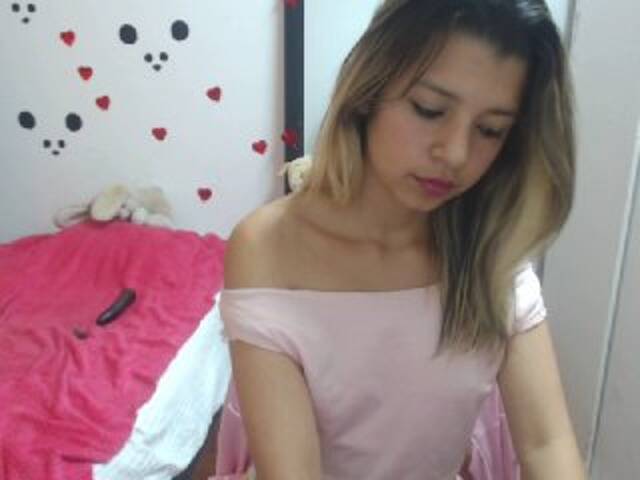 Скриншоты трансляции candycarol