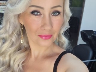 Эротический видеочат CandyHellenx