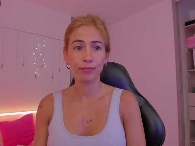 Скриншоты трансляции CassieKleinX