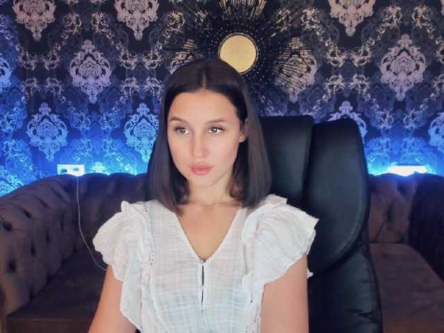 Скриншоты трансляции ChanelCollins