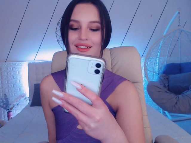 Скриншоты трансляции ChanelCollins