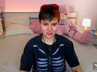 Эротический видеочат CharlieeAdams