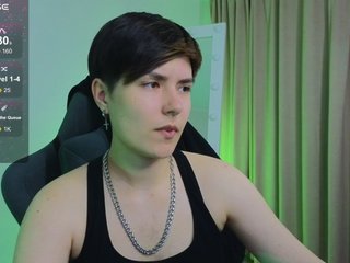Эротический видеочат CharlieeAdams