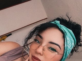Эротический видеочат CharllotteEvanss