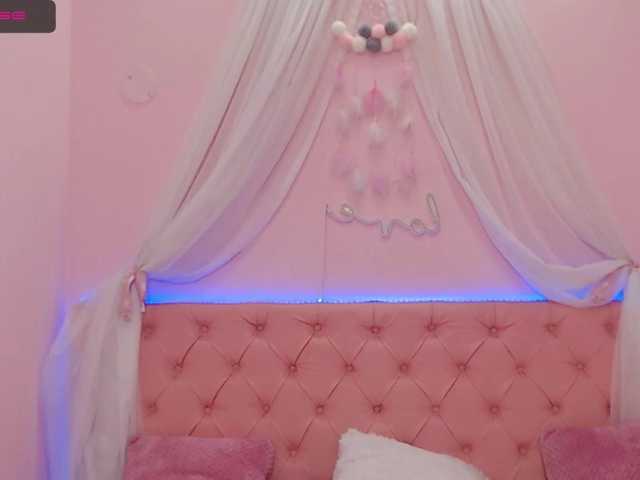 Скриншоты трансляции CharlotteRey